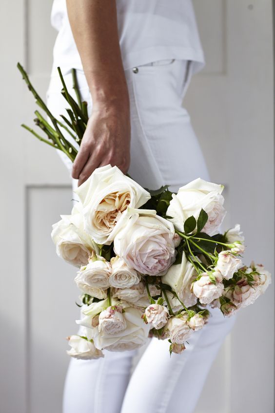 HOORAY_Simple-Single-Variety-Wedding-Bouquets_03