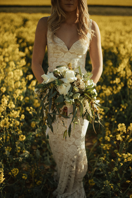 HOORAY-Mag_Bel-Combridge_Wildflower-Bride_Wedding-Inspiration_08