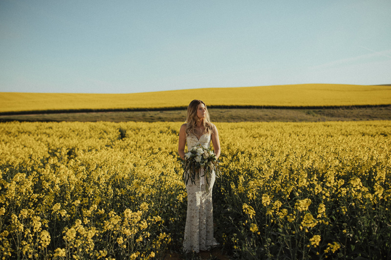 HOORAY-Mag_Bel-Combridge_Wildflower-Bride_Wedding-Inspiration_26
